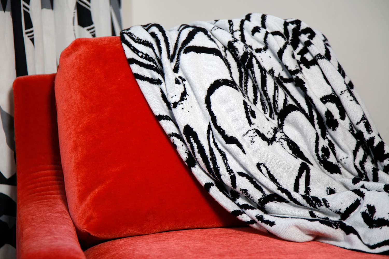 Rabbit Run Cashmere Throw, Black & White
